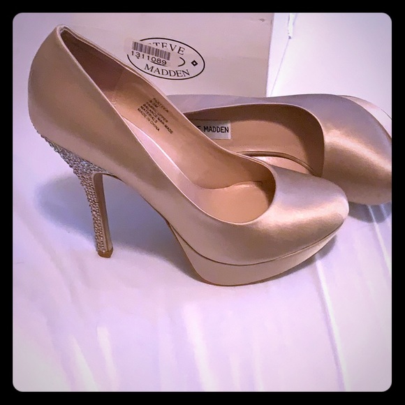 Steve Madden heels with Crystal heal. Champagne - Picture 1 of 6